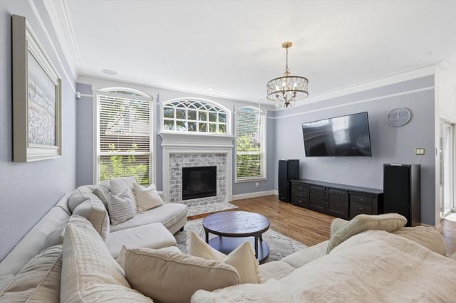 1550 Meadows Avenue, Lantana, TX 76226