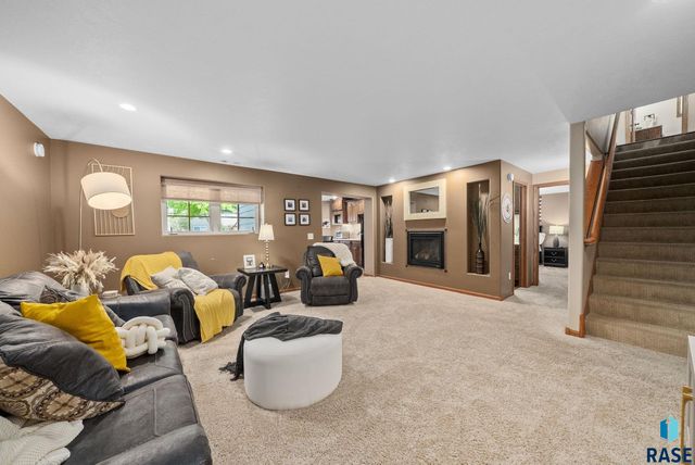 716 W Laquinta St Street, Sioux Falls, SD 57108