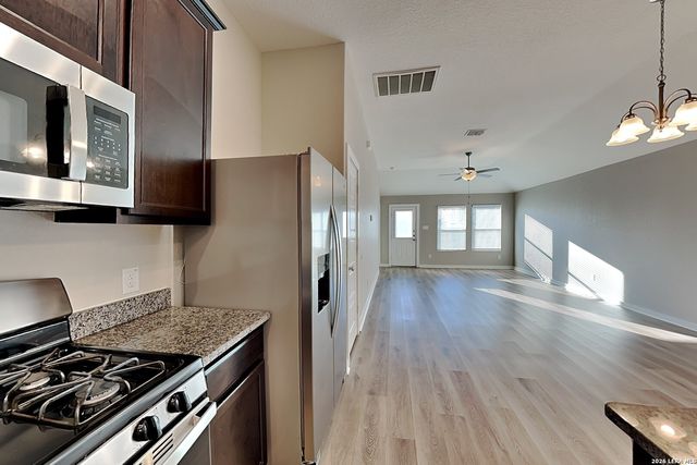 7244 LITTLEFOOT LN, San Antonio, TX 78253