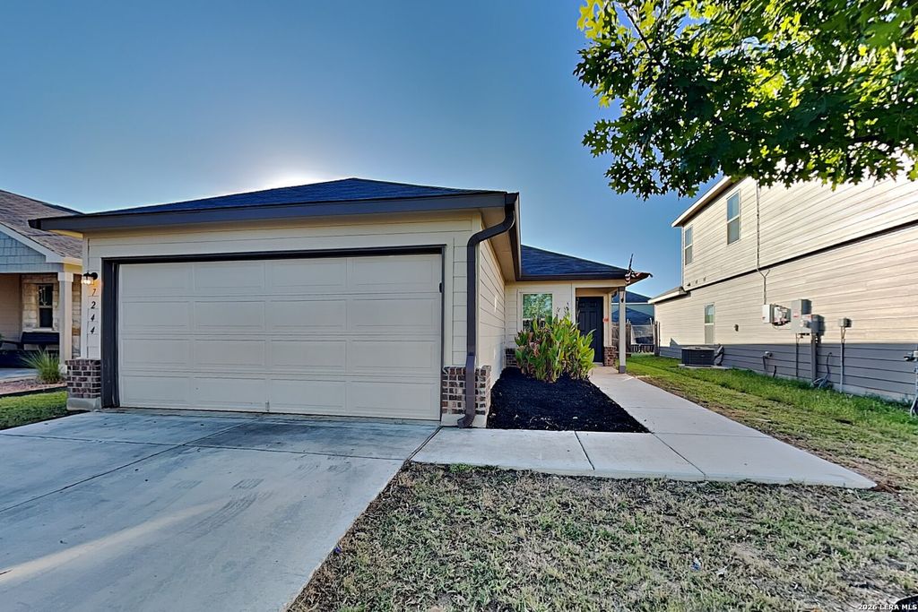 7244 LITTLEFOOT LN, San Antonio, TX 78253