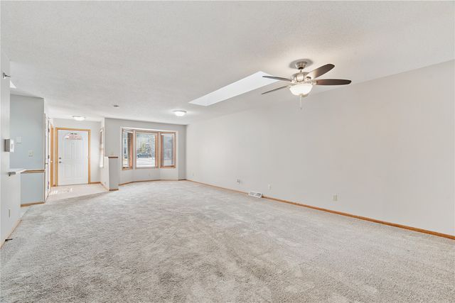 140 35th St Dr SE 3, Cedar Rapids, IA 52403