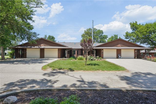 140 35th St Dr SE 3, Cedar Rapids, IA 52403
