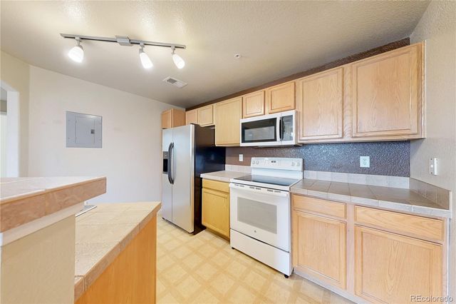 5703 N Gibralter Way 205, Aurora, CO 80019