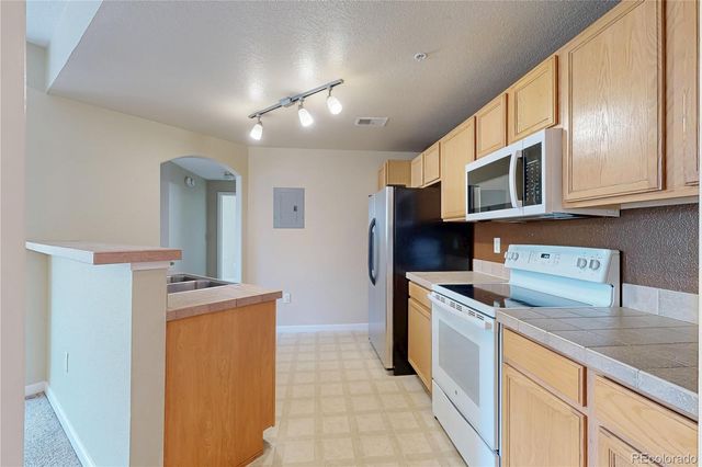 5703 N Gibralter Way 205, Aurora, CO 80019