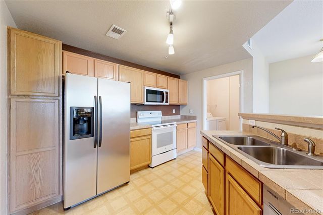 5703 N Gibralter Way 205, Aurora, CO 80019