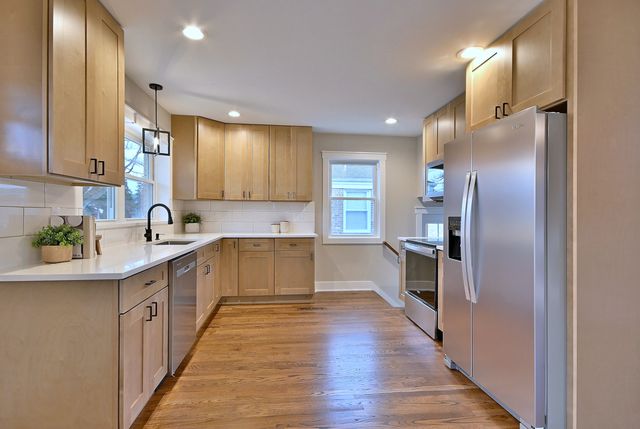 8834 S Albany Avenue, Evergreen Park, IL 60805