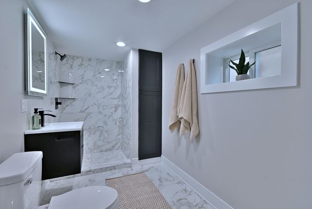 8834 S Albany Avenue, Evergreen Park, IL 60805