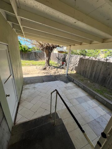 7114 Myrtle Ave, Winton, CA 95388