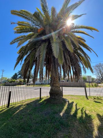 7114 Myrtle Ave, Winton, CA 95388