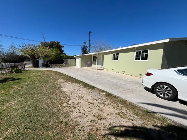 7114 Myrtle Ave, Winton, CA 95388