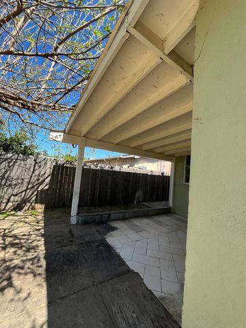 7114 Myrtle Ave, Winton, CA 95388