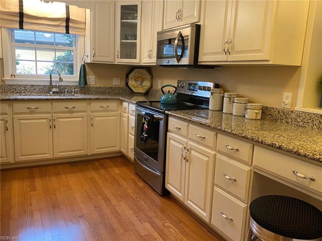 4 Merry CIR, Newport News, VA 23606