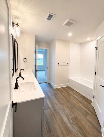 2143 Emerald Lake Trail, Dayton, TX 77535