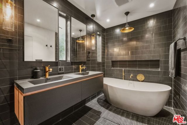 3601 Dixie Canyon Place, Sherman Oaks, CA 91423