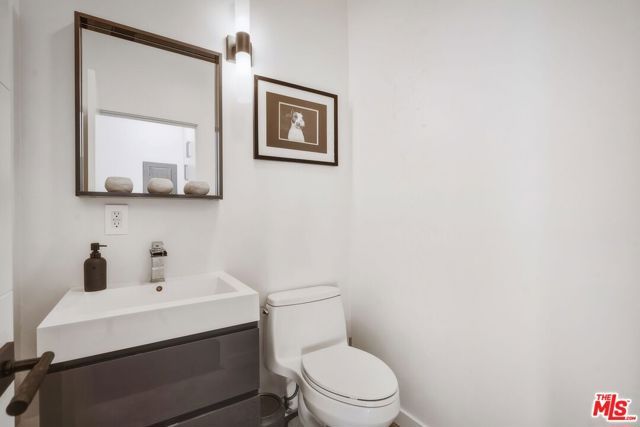 3601 Dixie Canyon Place, Sherman Oaks, CA 91423