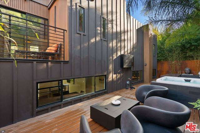 3601 Dixie Canyon Place, Sherman Oaks, CA 91423