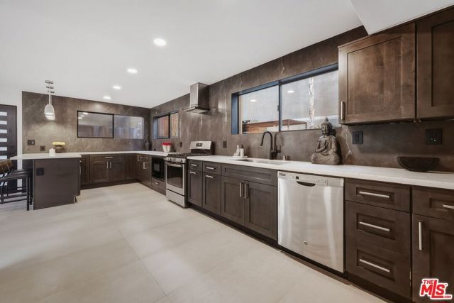 3601 Dixie Canyon Place, Sherman Oaks, CA 91423