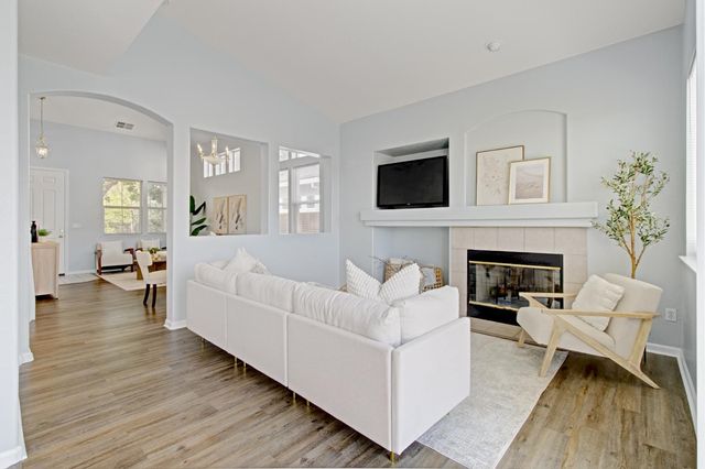 8406 Kingmont Way, Elk Grove, CA 95624