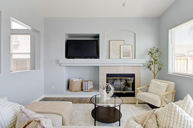 8406 Kingmont Way, Elk Grove, CA 95624