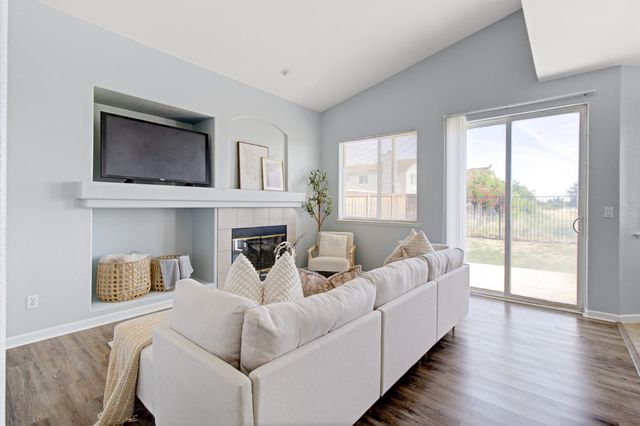 8406 Kingmont Way, Elk Grove, CA 95624