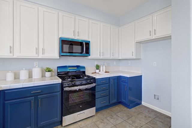 8406 Kingmont Way, Elk Grove, CA 95624