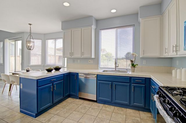 8406 Kingmont Way, Elk Grove, CA 95624
