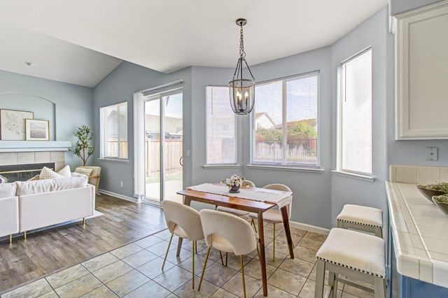 8406 Kingmont Way, Elk Grove, CA 95624