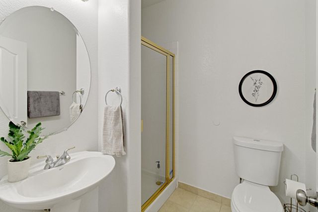 8406 Kingmont Way, Elk Grove, CA 95624