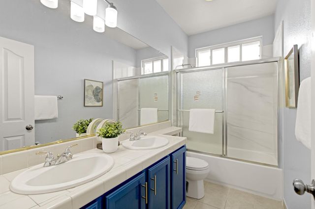 8406 Kingmont Way, Elk Grove, CA 95624