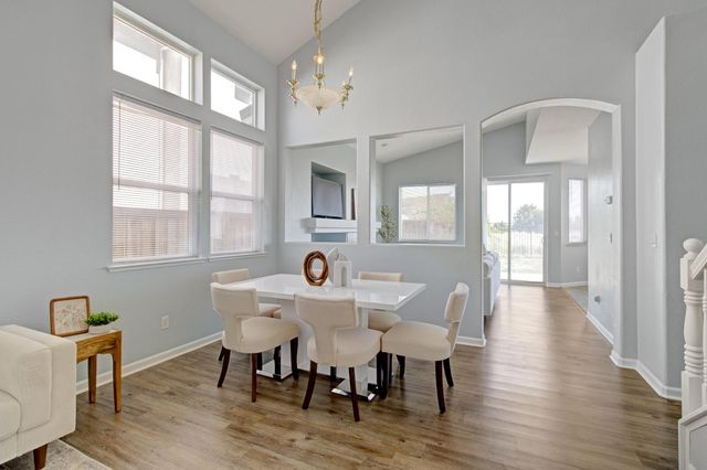8406 Kingmont Way, Elk Grove, CA 95624