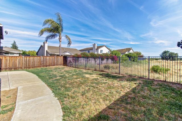 8406 Kingmont Way, Elk Grove, CA 95624