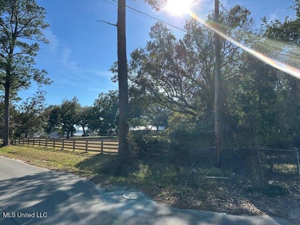 749 Black Ledge Lane, Biloxi, MS 39532