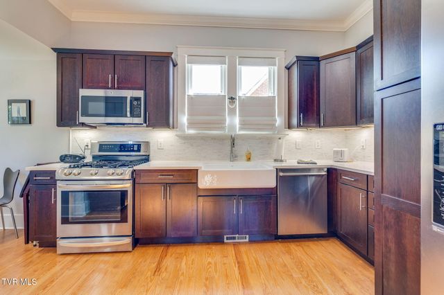 107 West Chestnut Street, Johnson City, TN 37604