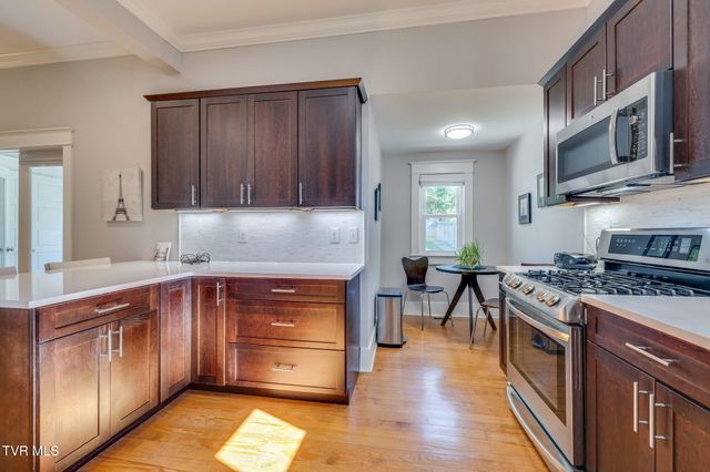 107 West Chestnut Street, Johnson City, TN 37604