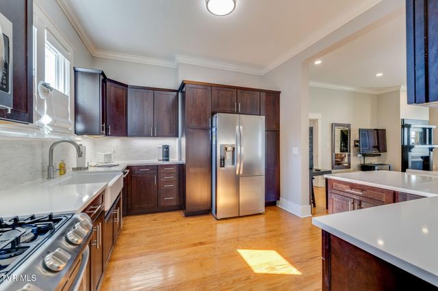 107 West Chestnut Street, Johnson City, TN 37604