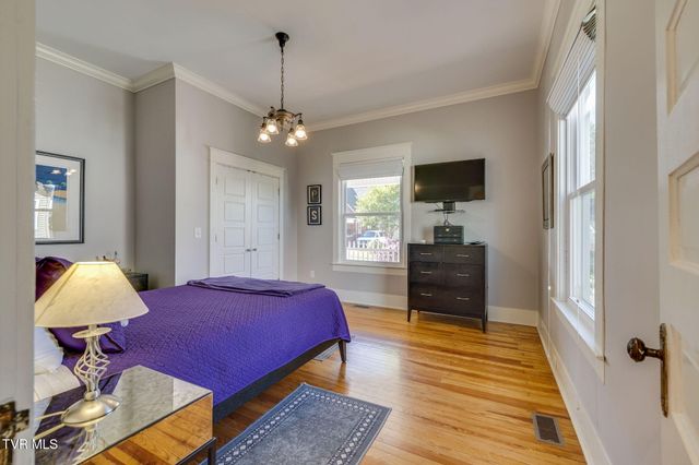 107 West Chestnut Street, Johnson City, TN 37604