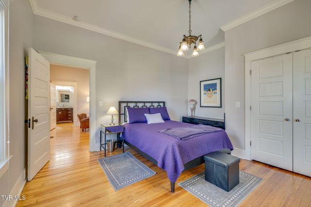 107 West Chestnut Street, Johnson City, TN 37604