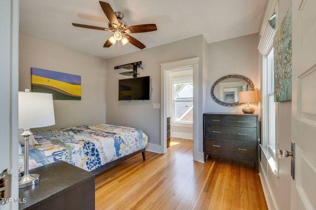 107 West Chestnut Street, Johnson City, TN 37604