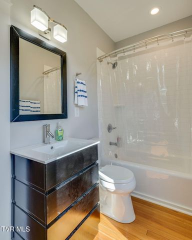 107 West Chestnut Street, Johnson City, TN 37604