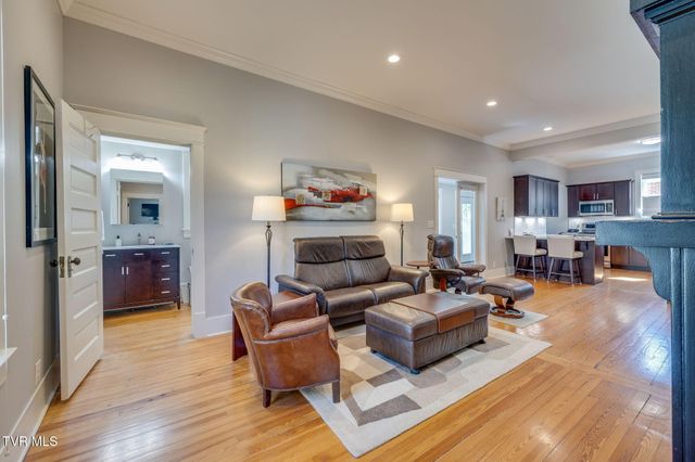 107 West Chestnut Street, Johnson City, TN 37604