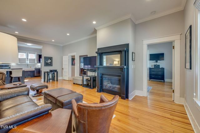 107 West Chestnut Street, Johnson City, TN 37604