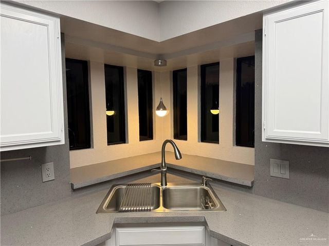 7112 N 14th Lane, Mcallen, TX 78504