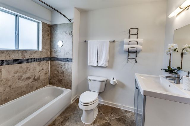 1802 Harvey ST A, Austin, TX 78702