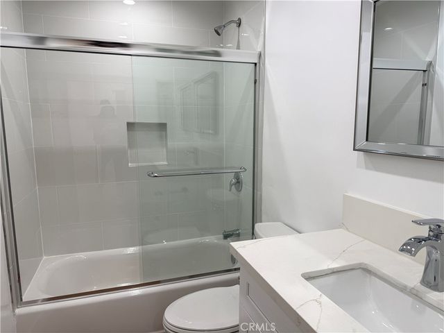 18657 Collins Street 4, Tarzana, CA 91356