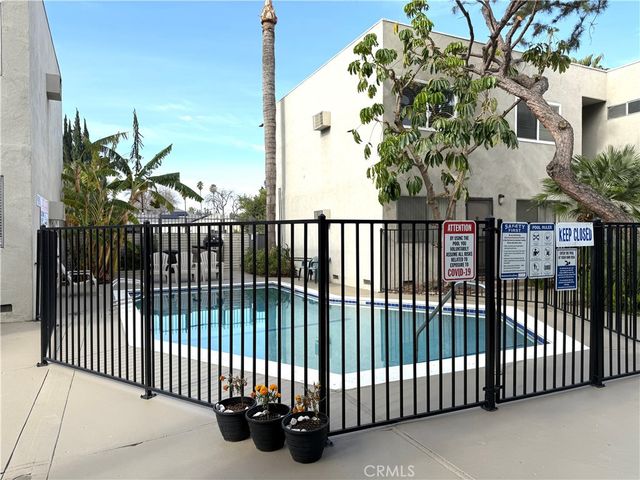 18657 Collins Street 4, Tarzana, CA 91356