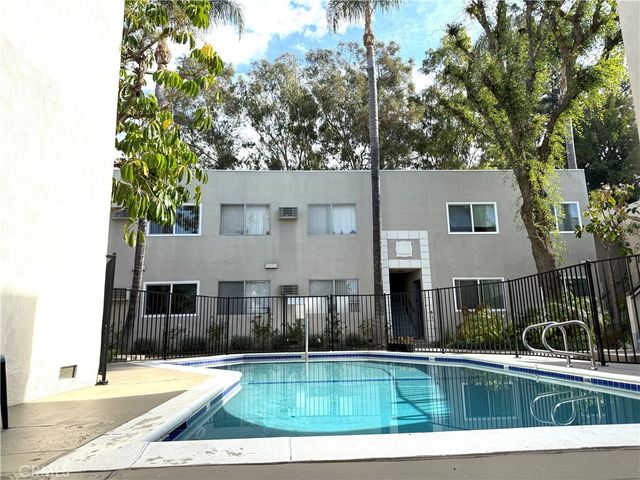 18657 Collins Street 4, Tarzana, CA 91356