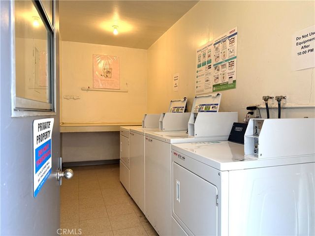 18657 Collins Street 4, Tarzana, CA 91356