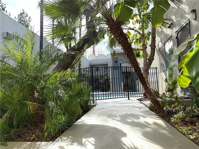 18657 Collins Street 4, Tarzana, CA 91356