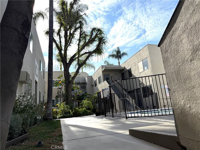18657 Collins Street 4, Tarzana, CA 91356