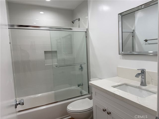 18657 Collins Street 4, Tarzana, CA 91356